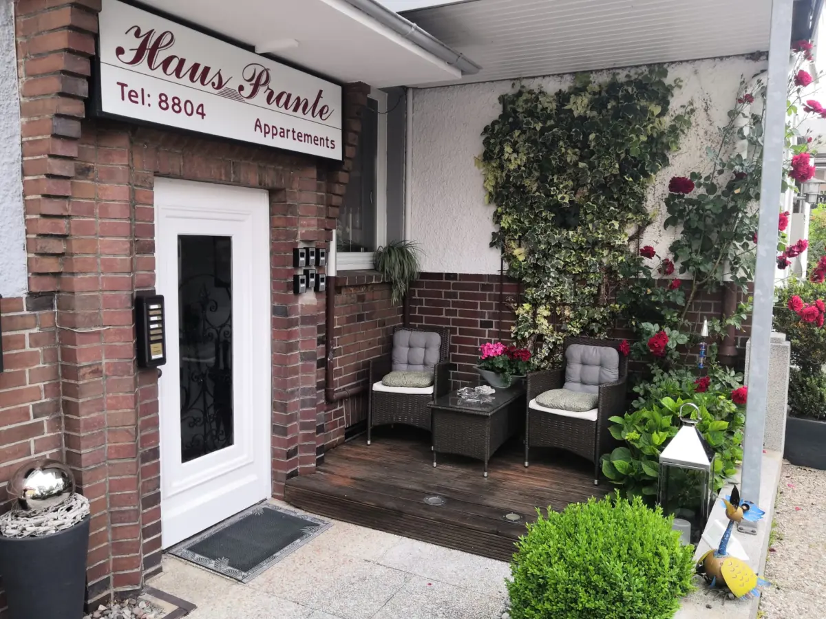 Eingangsschild von Haus Prante mit Telefonnummer in Bad Pyrmont
