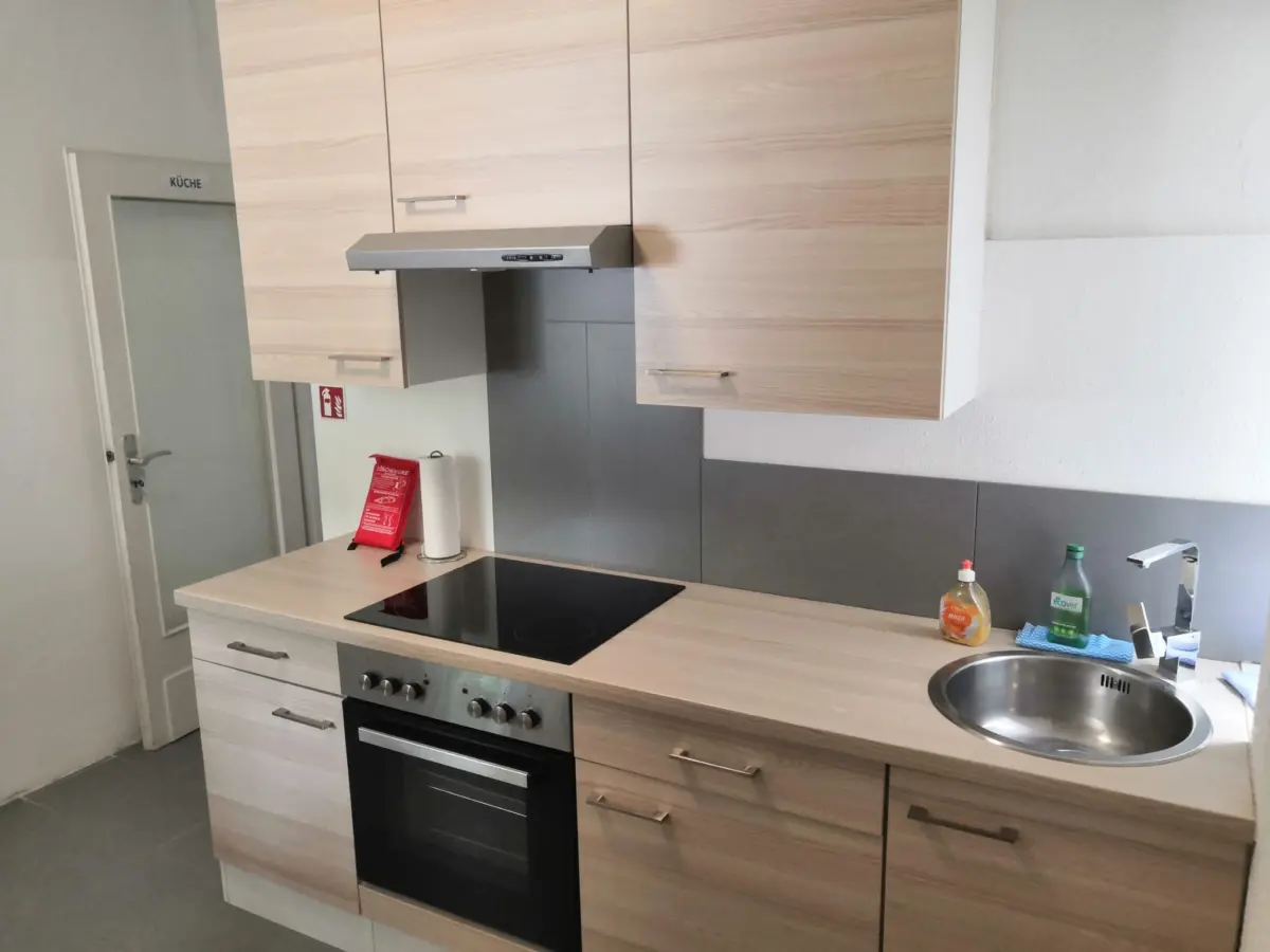 Gemeinschaftskueche mit Herd, Backofen und Spuele im Haus Prante in Bad Pyrmont