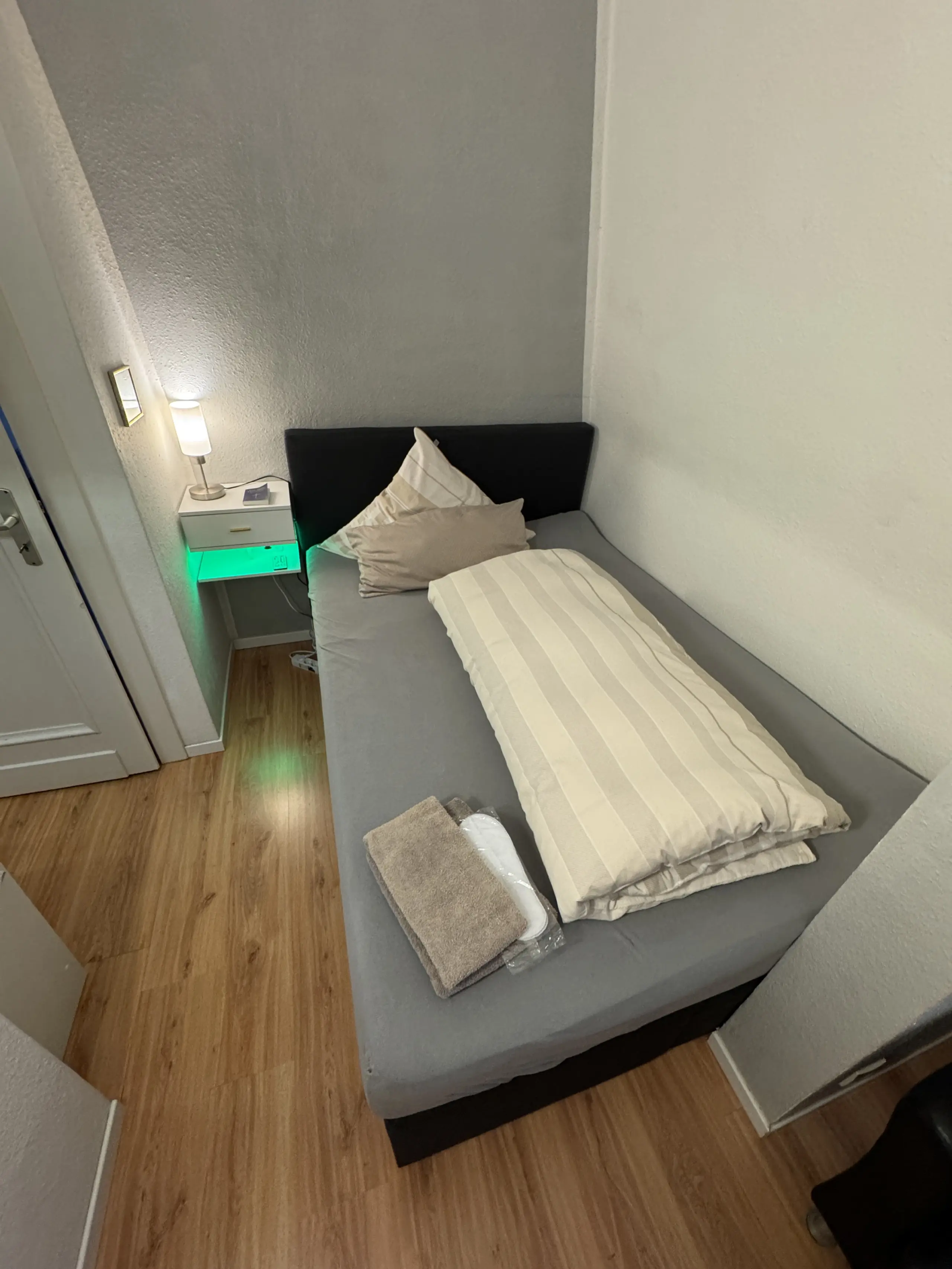 Schlafzimmer mit Bett in der Ferienwohnung 4 in Bad Pyrmont