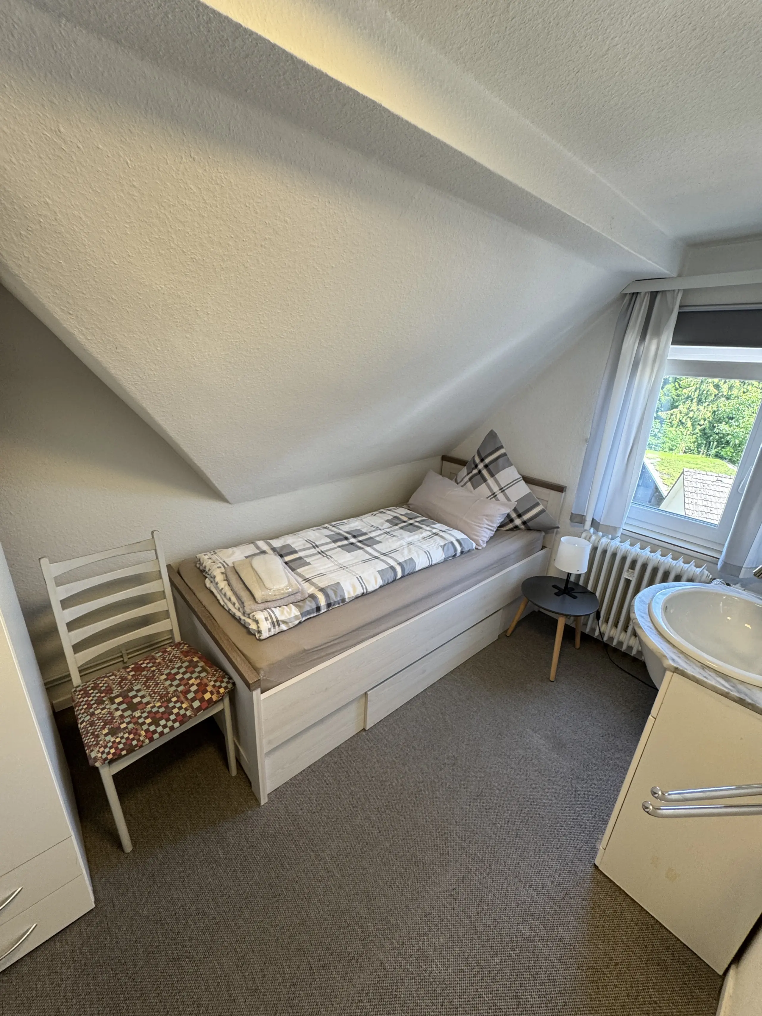 Schlafzimmer mit Bett in der Ferienwohnung 6 in Bad Pyrmont