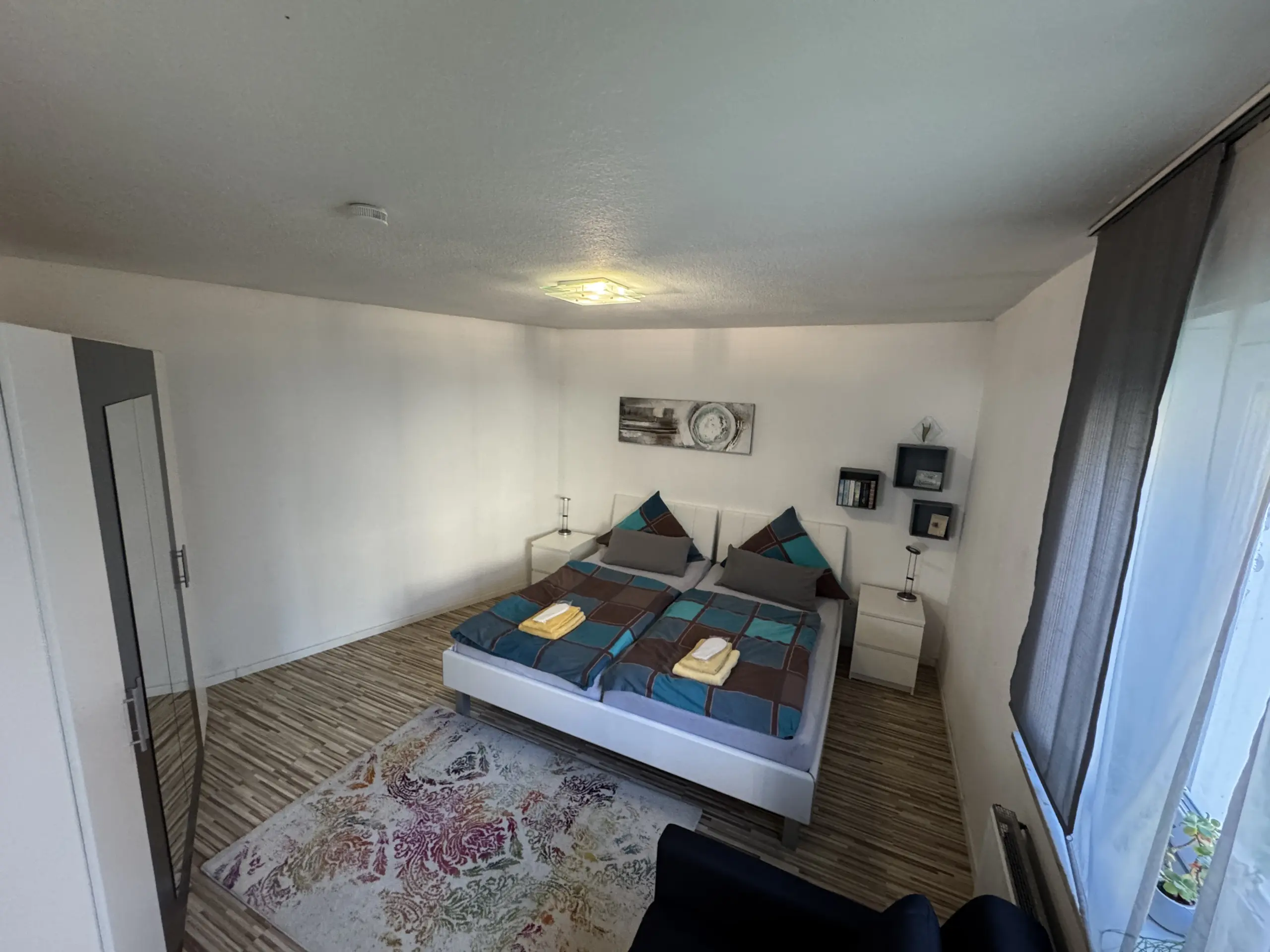 Schlafzimmer mit Doppelbett