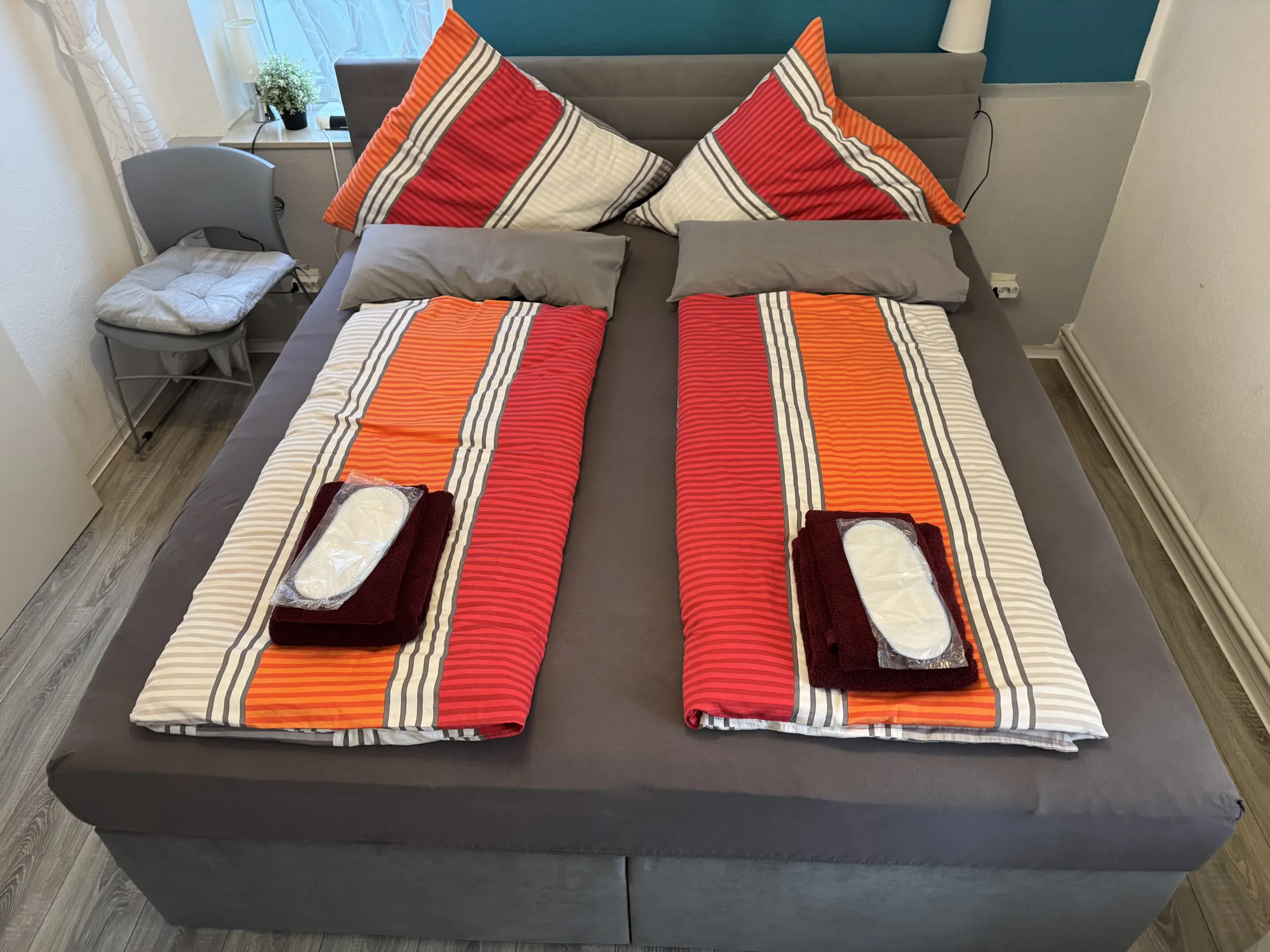Schlafzimmer mit Doppelbett in der Ferienwohnung 3 in Bad Pyrmont