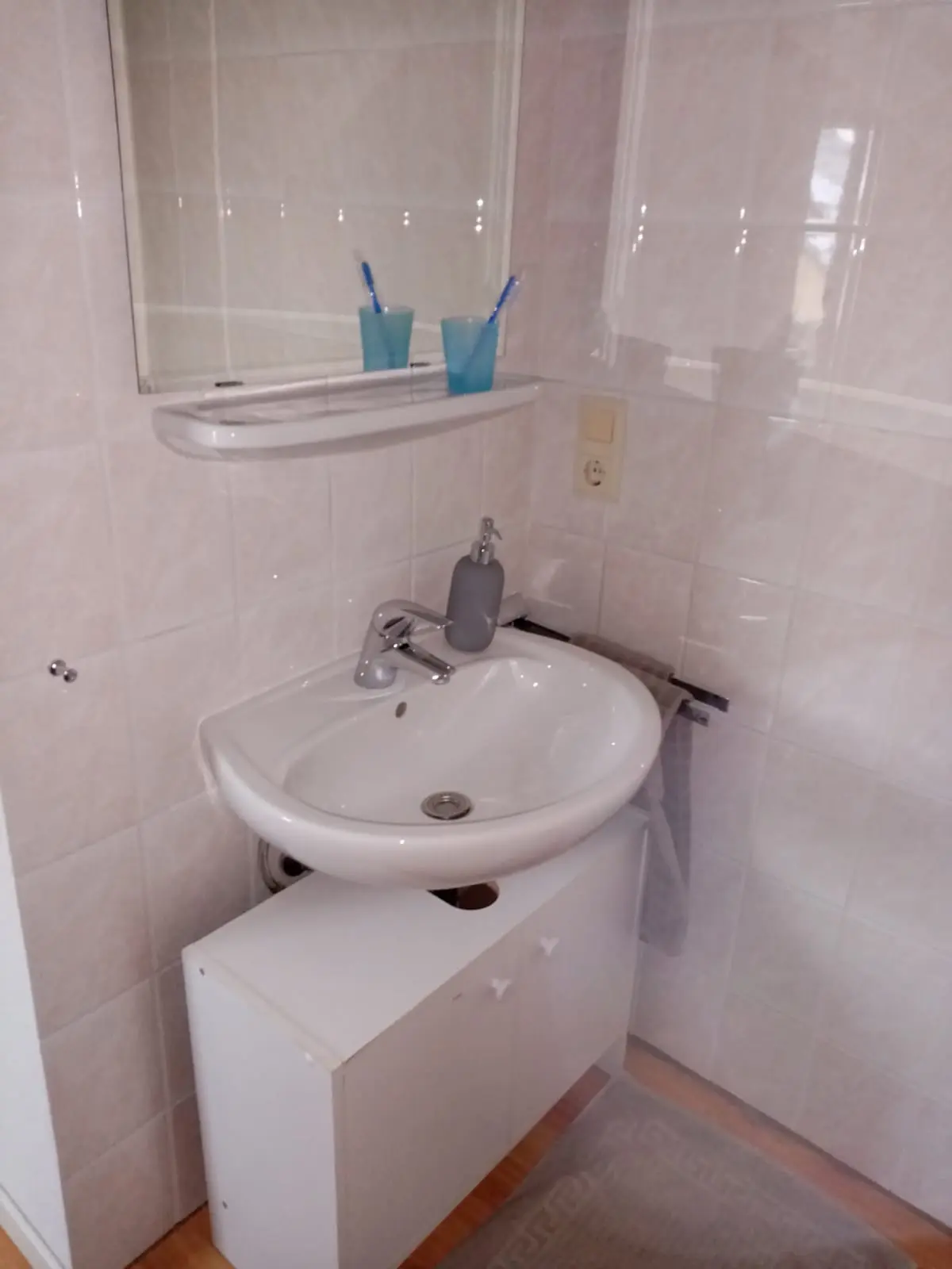 Waschbecken im Schlafzimmerbereich der Ferienwohnung 4 in Bad Pyrmont