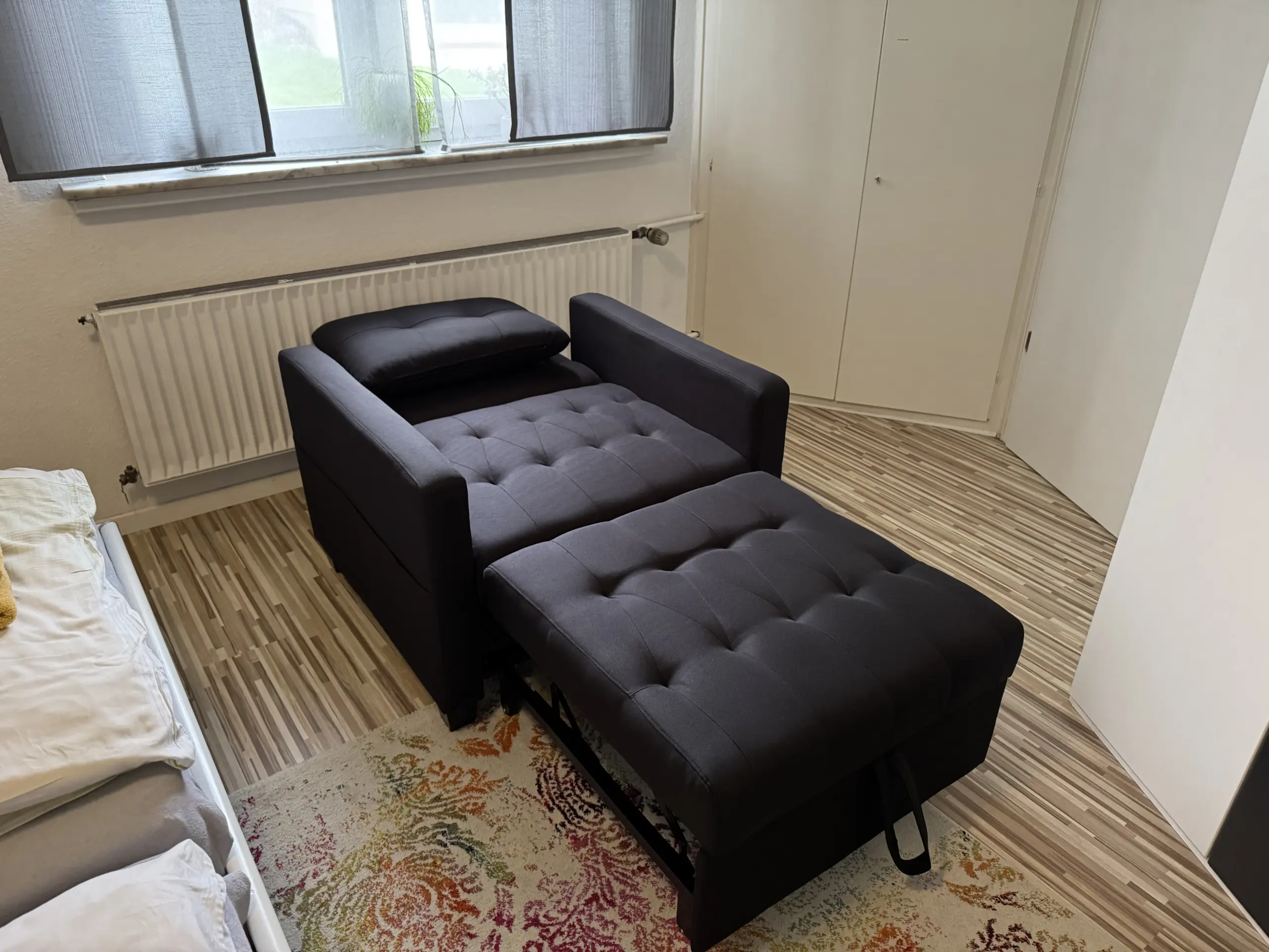 Ausgeklapptes Zustellbett